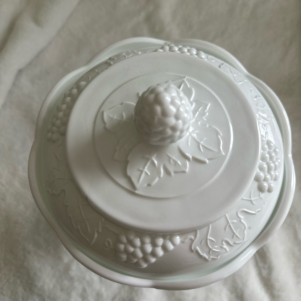 Vintage Milk Glass  candy dish - Picture 3 of 9